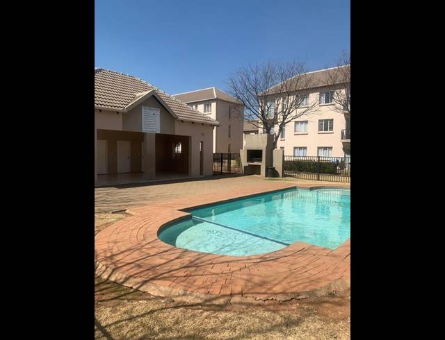 2 BEDROOM TOWNHOUSE FOR SALE IN KLIPPOORTJIE